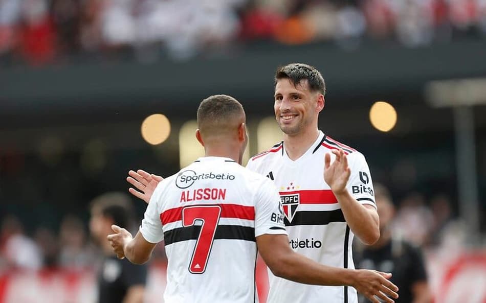 A difícil volta por cima: Alisson supera problemas pessoais e encontra espaço no time do Tricolor