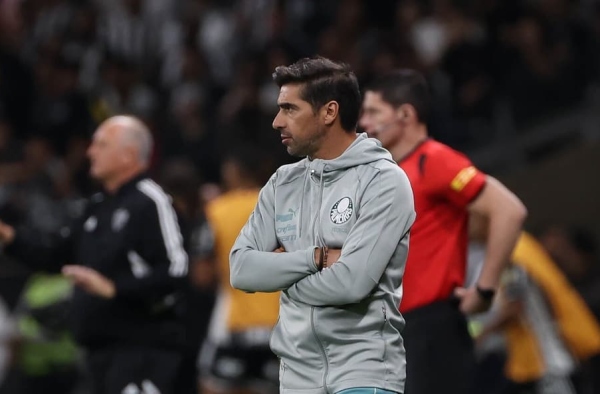 Abel elogia atuação do Palmeiras e explica o porquê da preferência por um elenco curto