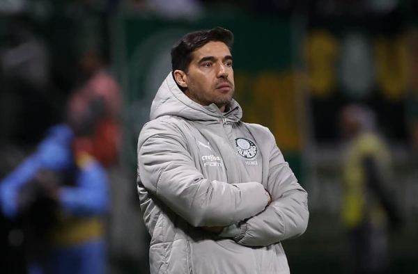 Abel fala de proposta por Gómez e rasga elogios ao capitão do Palmeiras: ‘Nunca tive um profissional como ele’