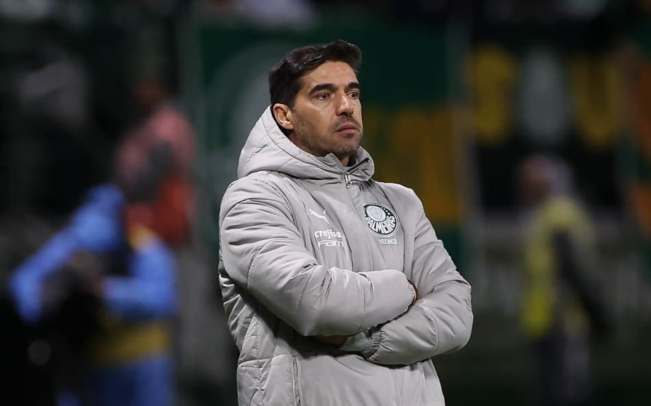 Abel fala de proposta por Gómez e rasga elogios ao capitão do Palmeiras: ‘Nunca tive um profissional como ele’