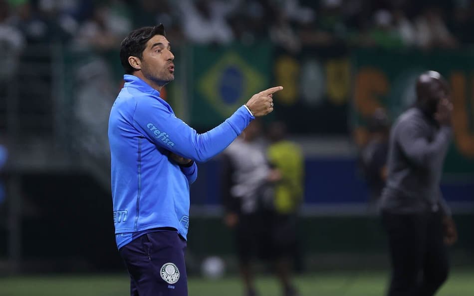 Abel Ferreira celebra noite ‘mágica’ do Palmeiras e elogia participação da torcida: ‘Vitória é deles’