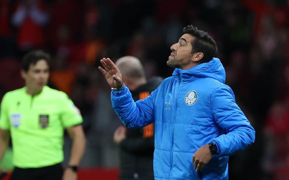 Abel Ferreira, técnico do Palmeiras, ganha mais um prêmio em Portugal
