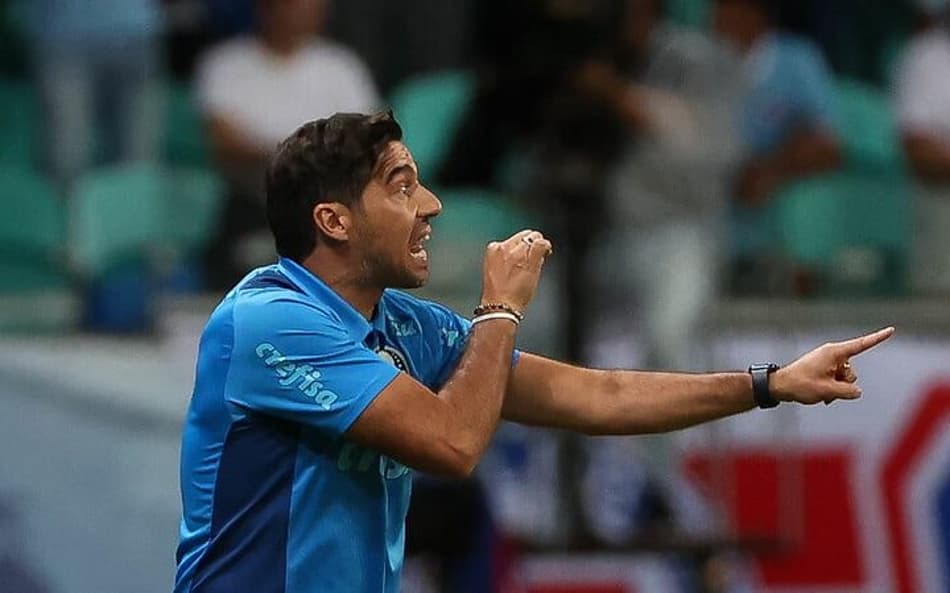 Abel lamenta imagens inconclusivas na derrota do Palmeiras e pede que Globo e VAR definam ângulo das câmeras