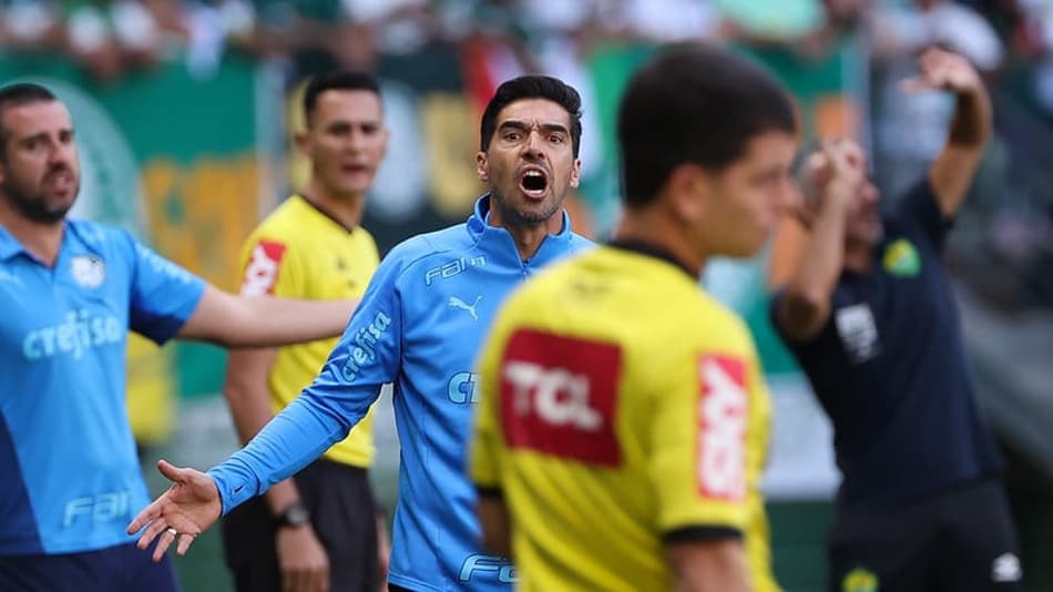 Abel não entende expulsão na vitória do Palmeiras e desabafa: ‘Isso me tira a vontade de continuar aqui’