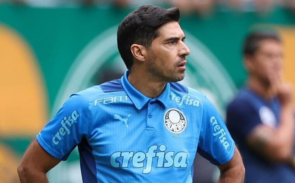 Abel recebe punição do STJD por ter puxado celular da mão de repórter após Atlético-MG x Palmeiras