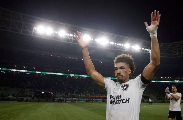 Adryelson celebra fase no Botafogo, fala sobre Seleção Brasileira e rasga elogios para Luís Castro: ‘Extraordinário’