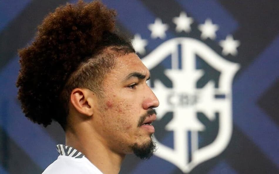 Adryelson sofre lesão na coxa, é substituído no segundo tempo e vira preocupação no Botafogo