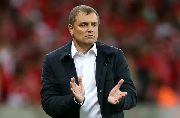 Aguirre chega no Brasil e destaca ‘desafio’ de livrar Santos do rebaixamento