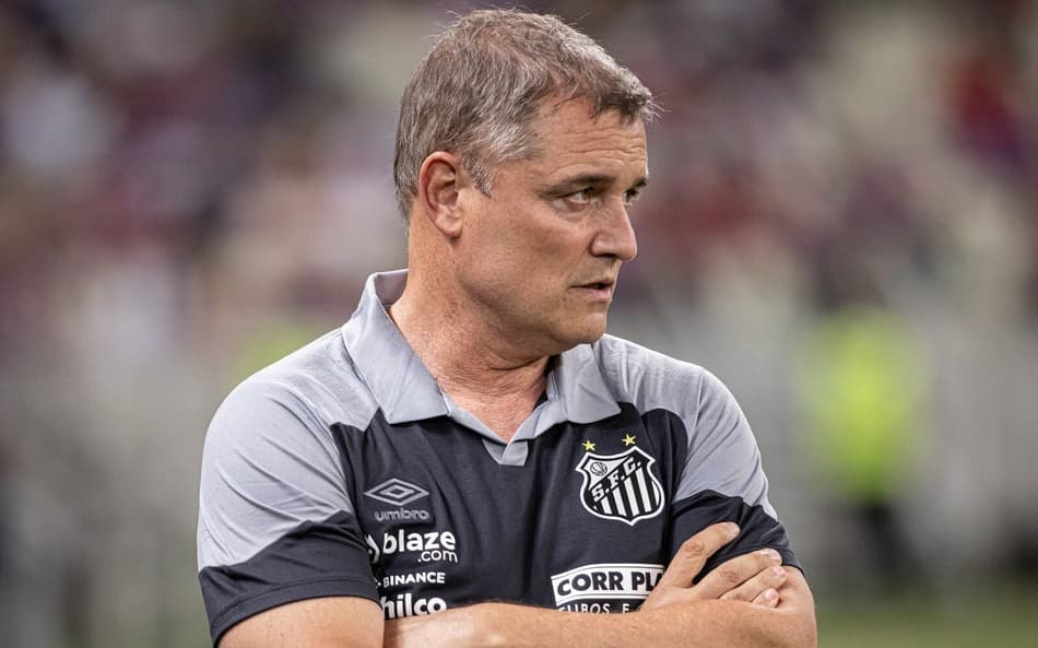 Aguirre explica escolhas na escalação do Santos e declara ‘preocupação’ com confiança do elenco