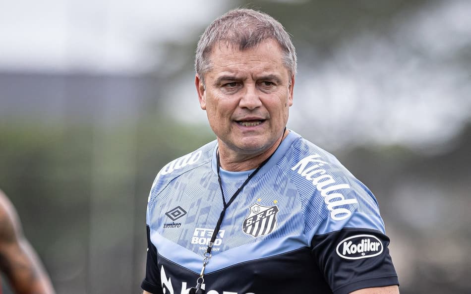Aguirre fica em dúvida, e Santos perde contratação de ex-Corinthians
