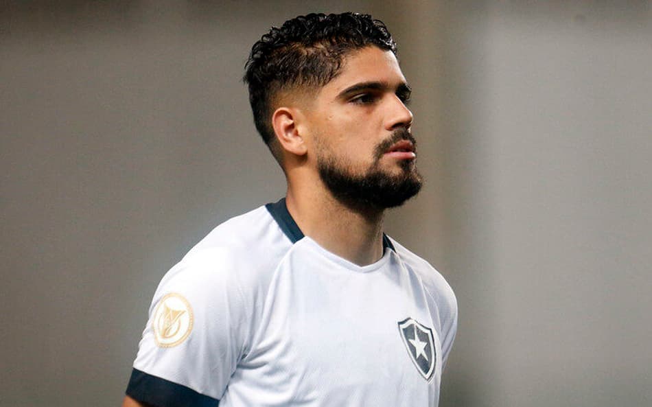 América-MG encaminha contratação por empréstimo de lateral do Botafogo