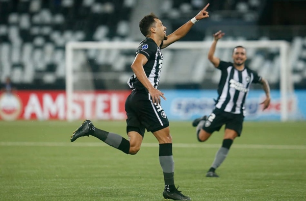 ANÁLISE: Botafogo evolui, ganha confiança na hora certa e mostra regularidade