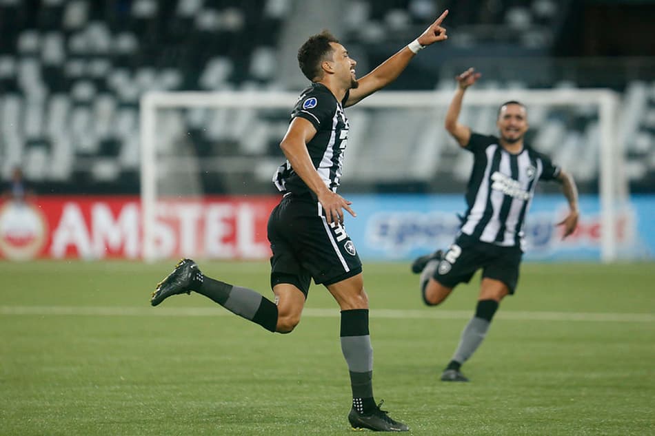 ANÁLISE: Botafogo evolui, ganha confiança na hora certa e mostra regularidade