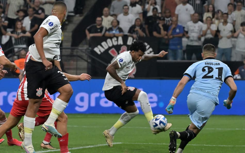 ANÁLISE: Corinthians domina, mas perde chance de ‘passar de ano’ contra o Estudiantes