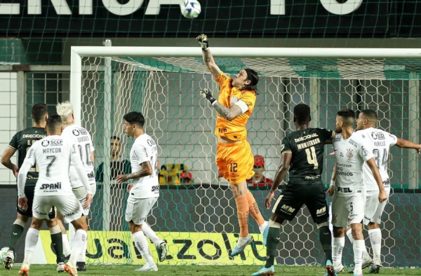 ANÁLISE: Corinthians joga no ‘ponto morto’ contra o América-MG e oscila em novo sistema de Luxemburgo