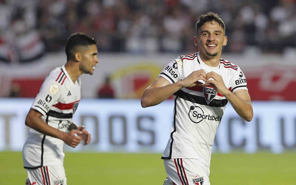 ANÁLISE: São Paulo evolui com nova formação de meio-campo, e coletivo vai ganhando consistência