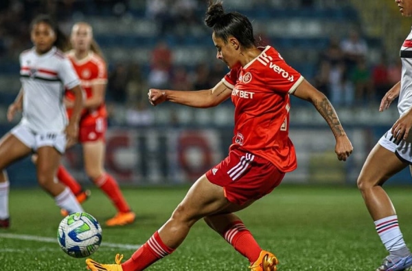 Analuyza comemora bicampeonato do Internacional no Brasileiro Sub-20: ‘Marcado para sempre’