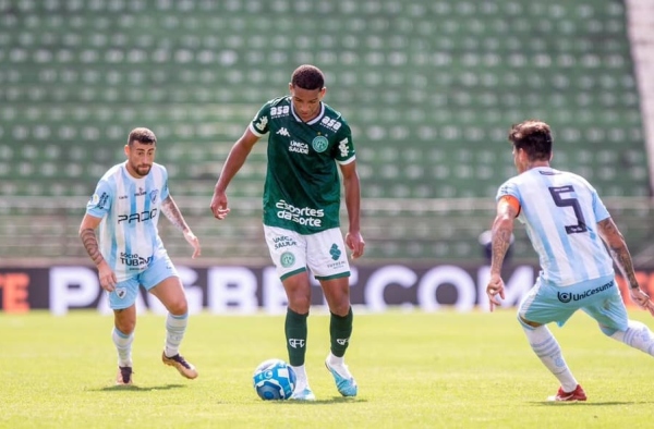 Aos 17 anos, Yan Henrique estreia pelo Guarani e agrada treinador: ‘Vai ser um nome lembrado’