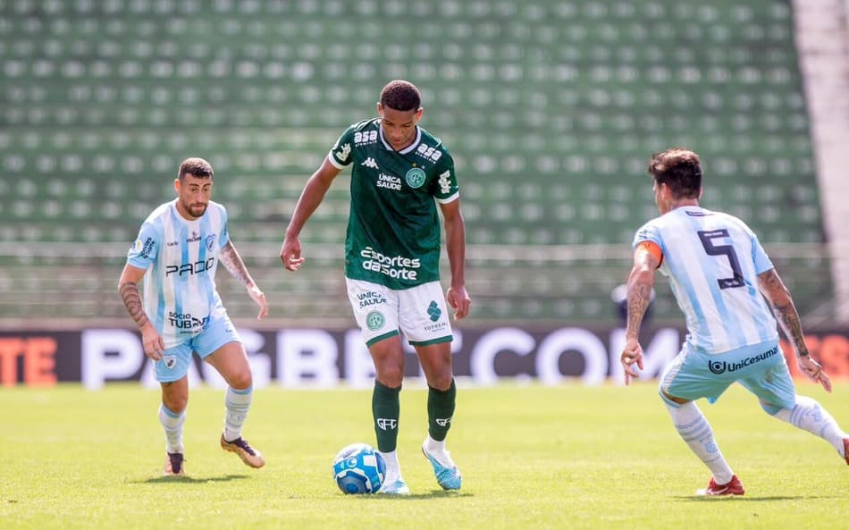 Aos 17 anos, Yan Henrique estreia pelo Guarani e agrada treinador: ‘Vai ser um nome lembrado’