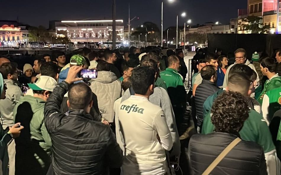 Aperto, correria e horas de espera: o perrengue da torcida do Palmeiras na Argentina