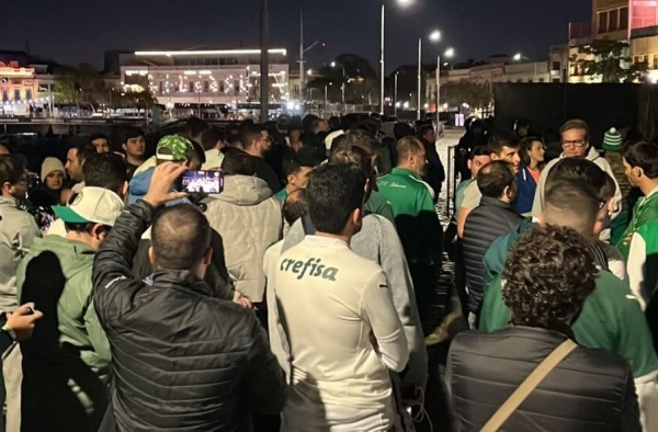 Aperto, correria e horas de espera: o perrengue da torcida do Palmeiras na Argentina