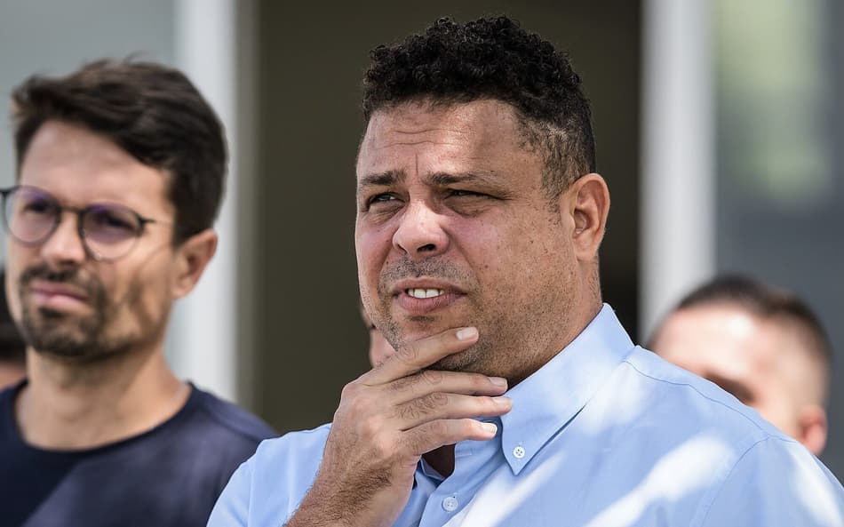 Após apelo de Ronaldo, Cruzeiro tenta se reconectar com torcida em clássico importante