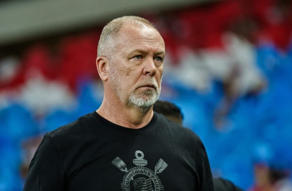 Após eliminação na Sul-Americana, Mano diz que elenco do Corinthians pode entregar mais