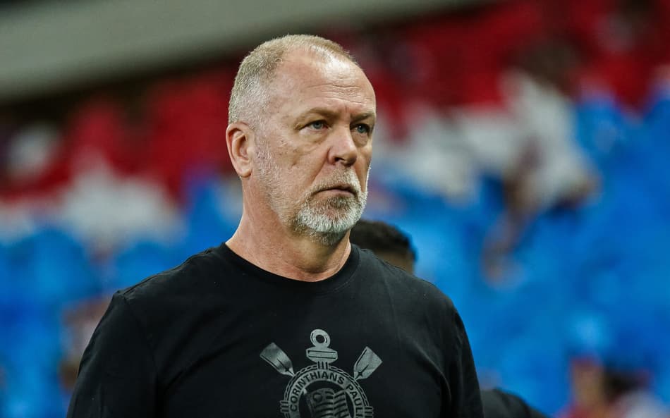 Após eliminação na Sul-Americana, Mano diz que elenco do Corinthians pode entregar mais