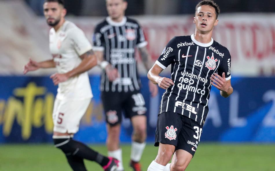 Após ‘encher os olhos’ de Luxemburgo, meia da base perde espaço no Corinthians