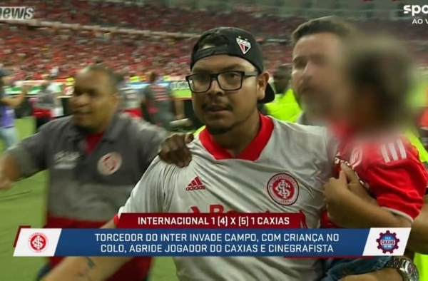 Após invadir gramado do Beira-Rio com a filha, torcedor é indiciado pela polícia por dois crimes