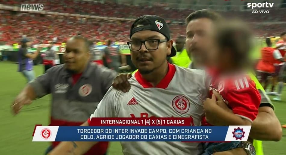 Após invadir gramado do Beira-Rio com a filha, torcedor é indiciado pela polícia por dois crimes