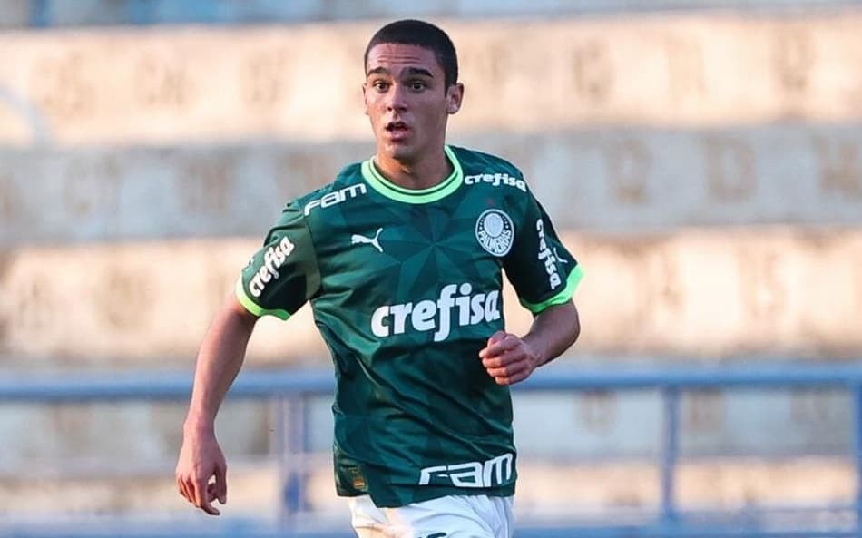 Após longa recuperação, joia da base do Palmeiras celebra retorno para a Seleção Brasileira