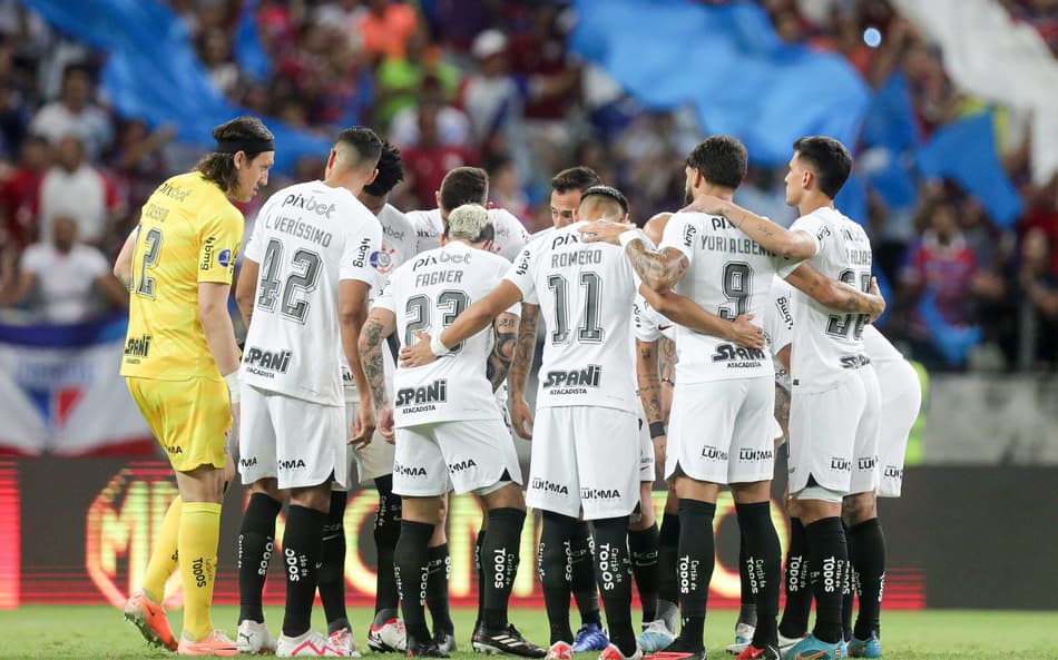 Após novo fracasso, Corinthians foca em mês crucial na luta contra o rebaixamento no Brasileirão