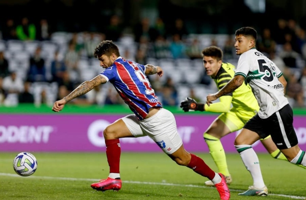 Após sofrer goleada, Coritiba demite treinador de goleiros