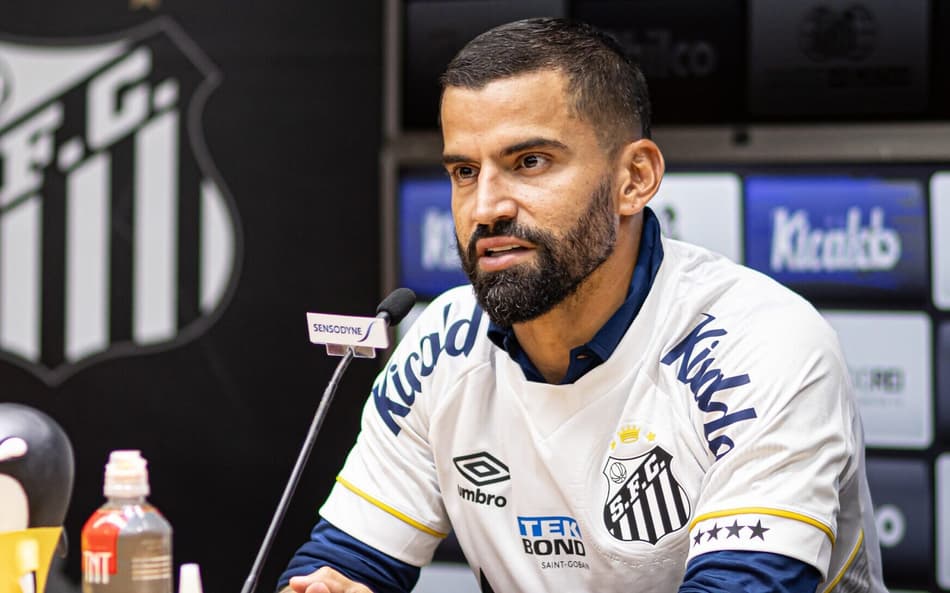 Apresentado no Santos como líder, Rincón revela conselhos a Soteldo após fase turbulenta