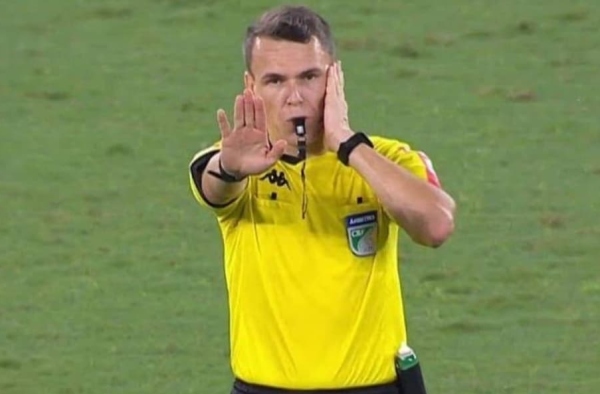 Árbitro de Internacional x Santos se envolveu em polêmica na última rodada
