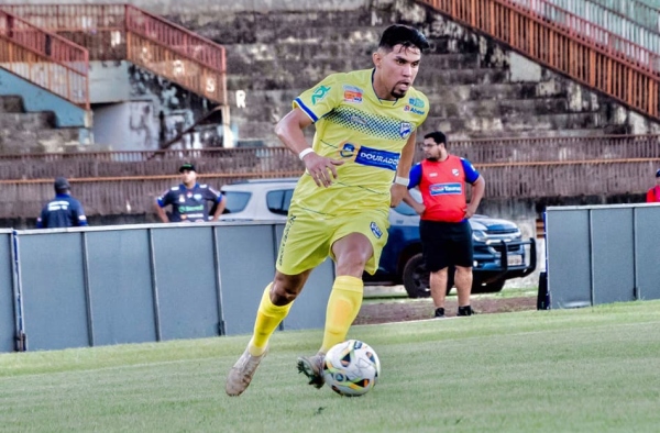 Artilheiro do Dourados acredita em classificação da equipe no Estadual