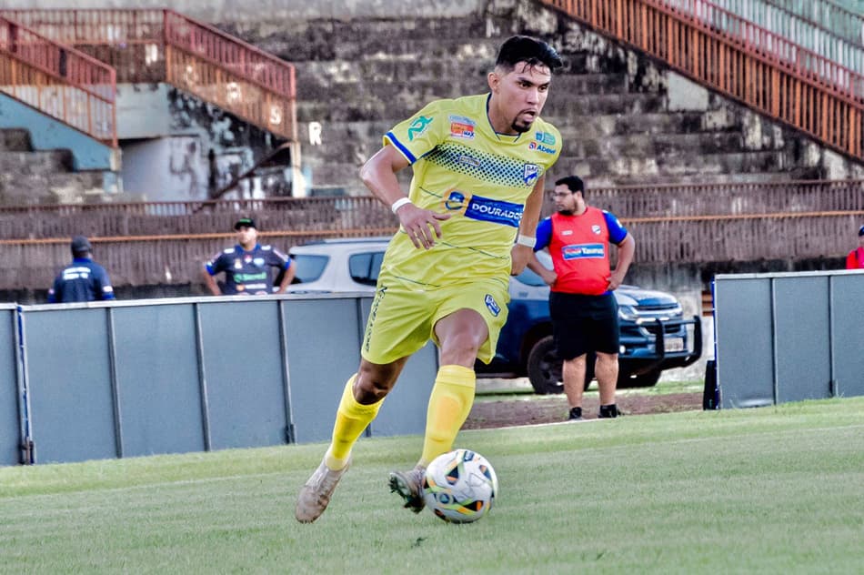 Artilheiro do Dourados acredita em classificação da equipe no Estadual