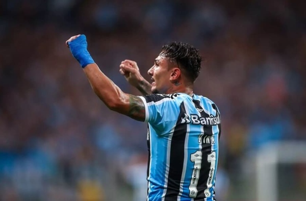 Atacante Vina se despede do Grêmio; saiba mais