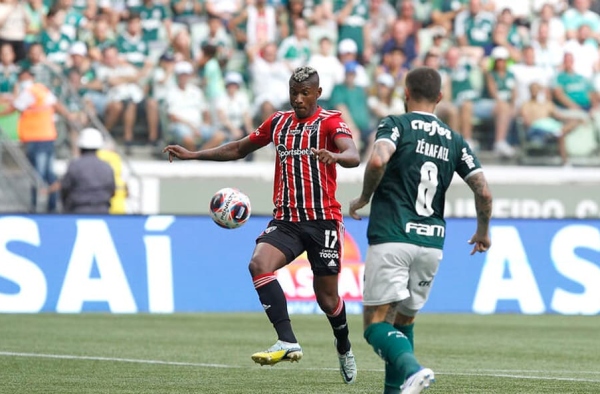 Até que enfim! São Paulo encaminha empréstimo de lateral ‘encostado’ e criticado pela torcida