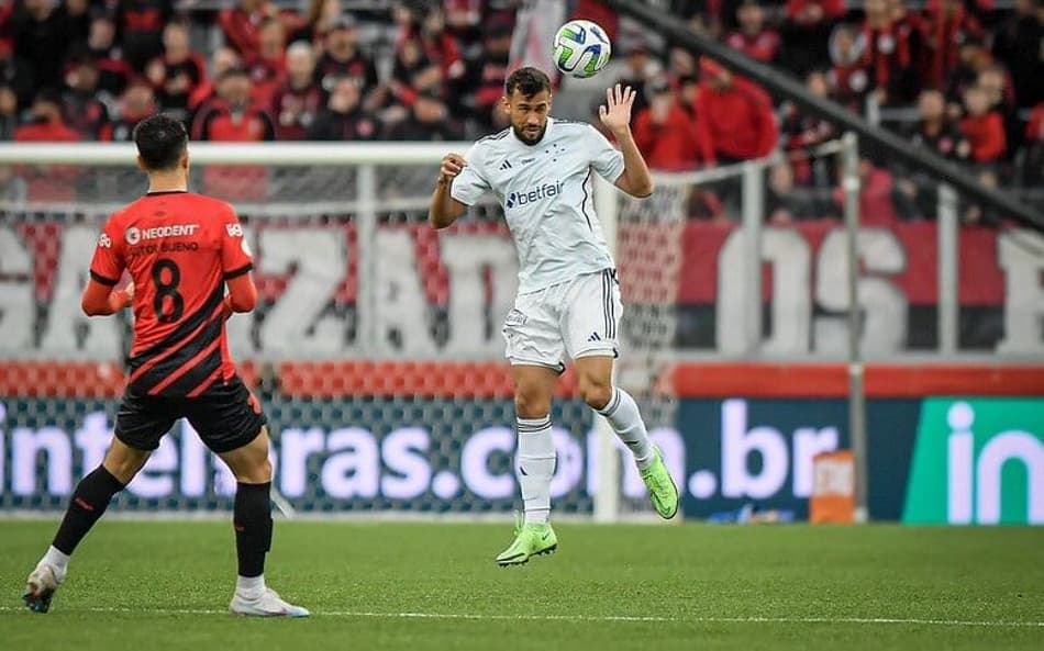 Athletico-PR e Cruzeiro promovem empate alucinante na Ligga Arena