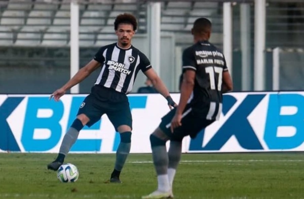 Autor de gol na Vila Belmiro, Adryelson desfalca o Botafogo diante do Coritiba
