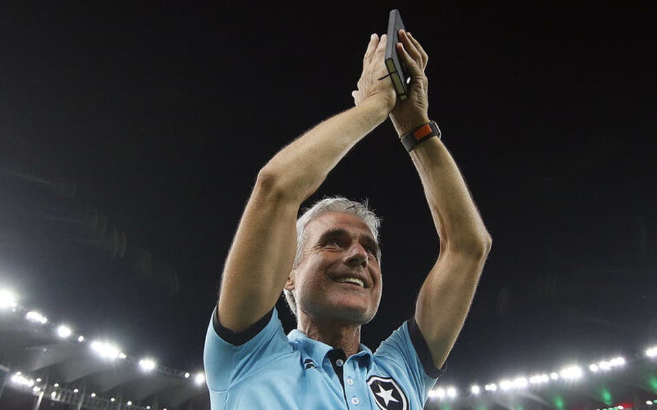 Botafogo anuncia saída do técnico Luís Castro