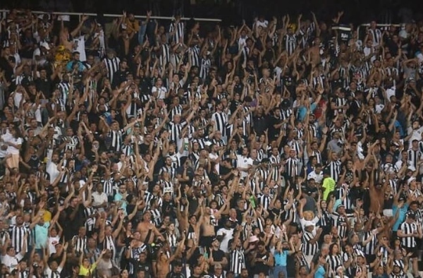 Botafogo é acionado no STJD após organizada utilizar slogan que é interpretado como apologia nazista