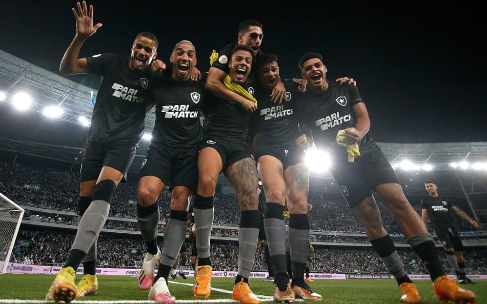 Botafogo perto de feito inédito! Relembre todos os campeões dos turnos do Brasileirão