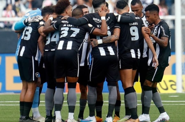 Botafogo sela parceria com escola de idiomas online
