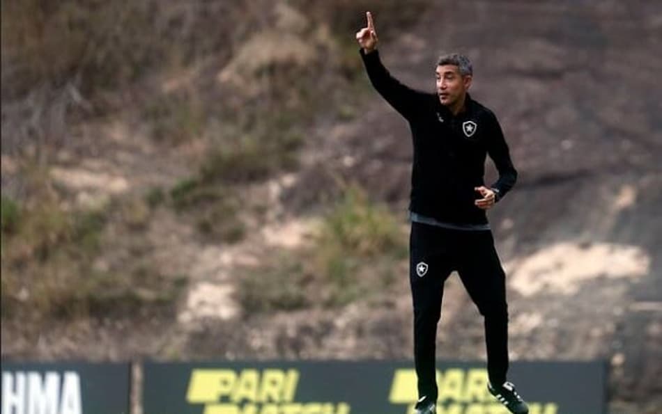 Bruno Lage indica variações no Botafogo para confronto decisivo com o Guaraní, do Paraguai; veja provável escalação!