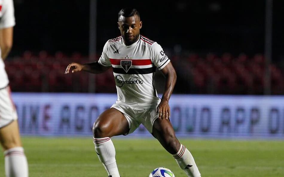 Cadê? Luan segue sem espaço no São Paulo mesmo após renovação