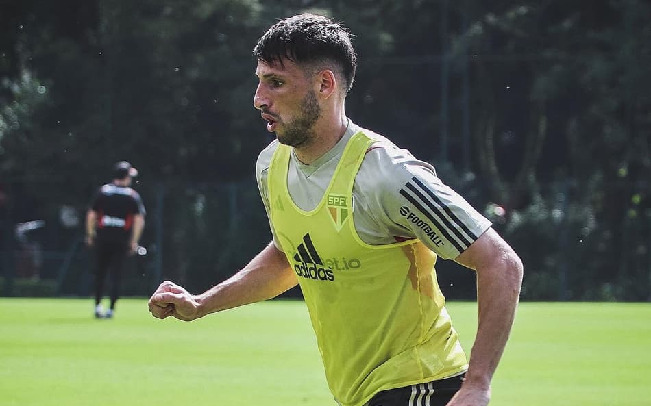Calleri e Luciano vão a campo em treino do São Paulo, mas defesa preocupa
