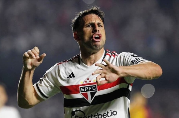 Calleri fora do São Paulo? Time do México assiste clássico no Morumbi e está disposto a pagar multa